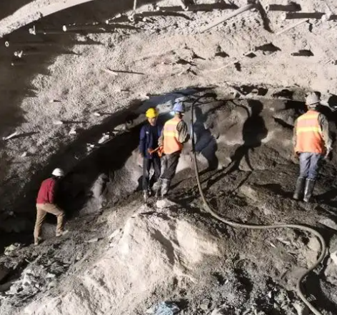 互助拱顶带模注浆料的施工流程及注意事项